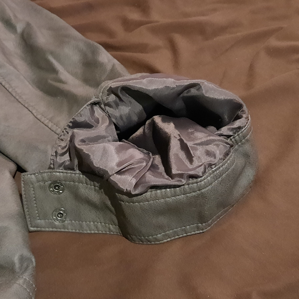 Feminine cut Leather Motorcycle Jacket - Picture 3 of 14